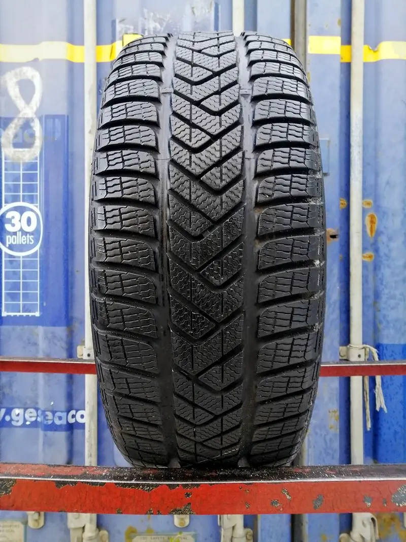 Б/у шина 235/45 R17 Pirelli Winter Sottozero 3