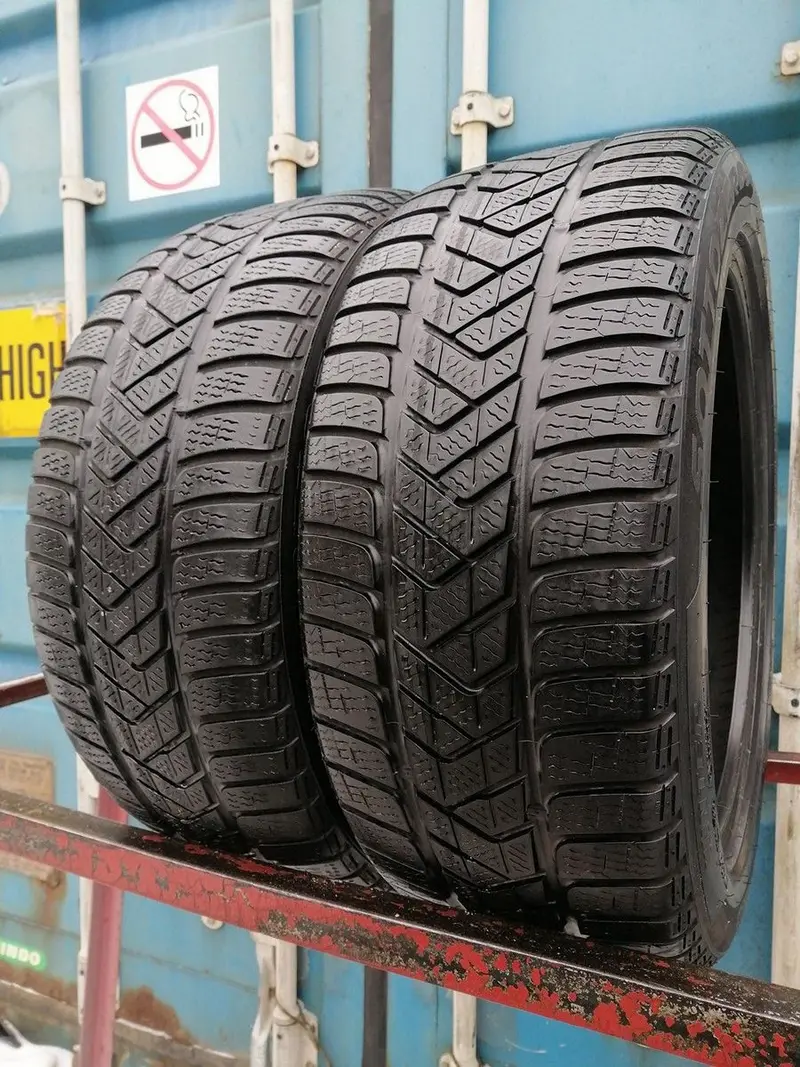 Пара б/у шин 235/45 R17 Pirelli Winter Sottozero 3