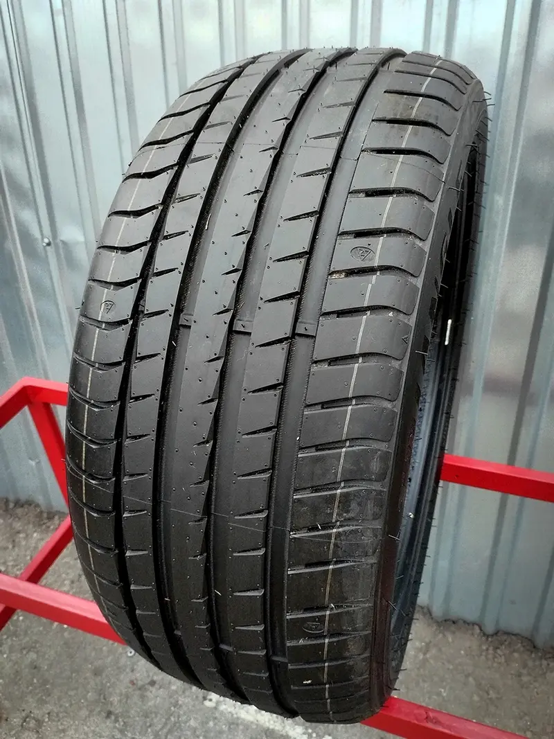Новая шина 235/45 R17 TRIANGLE EffeXSport TH202