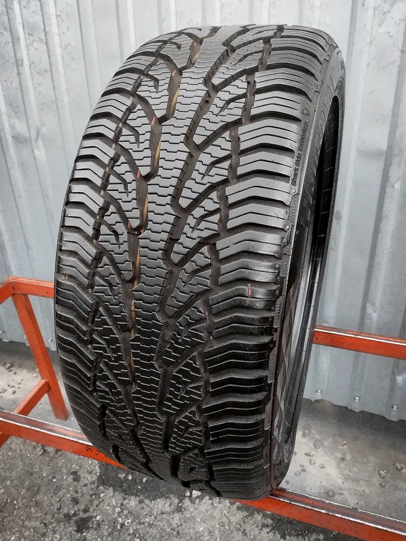 Б/у шина 235/45 R17 Uniroyal AllSeasonExpert 2