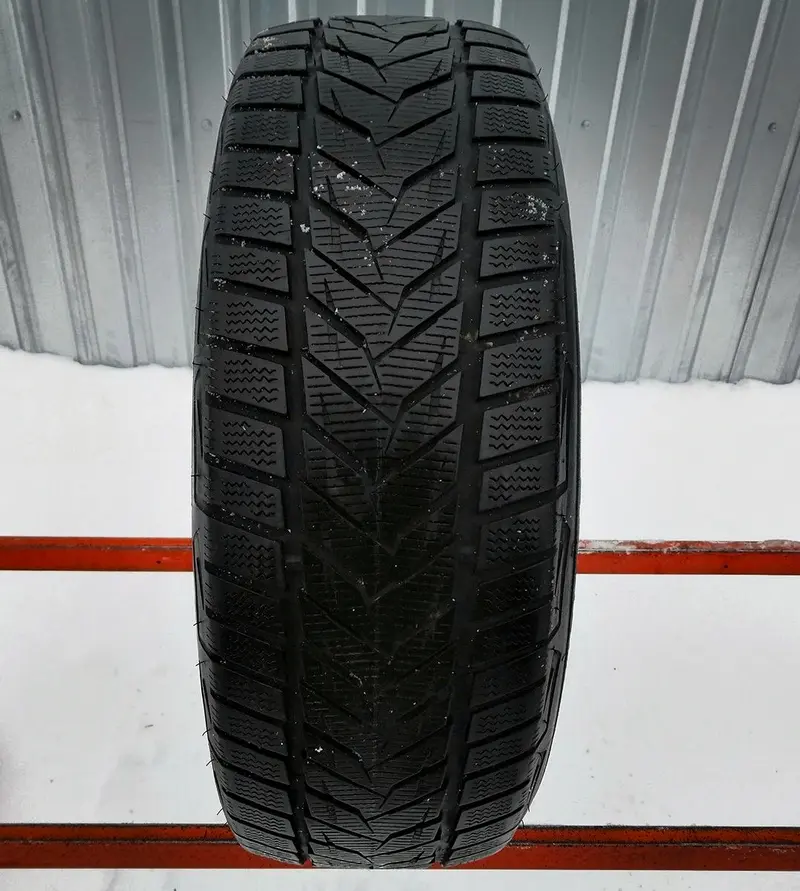 Б/у шина 235/45 R17 Vredestein Wintrac Xtreme S