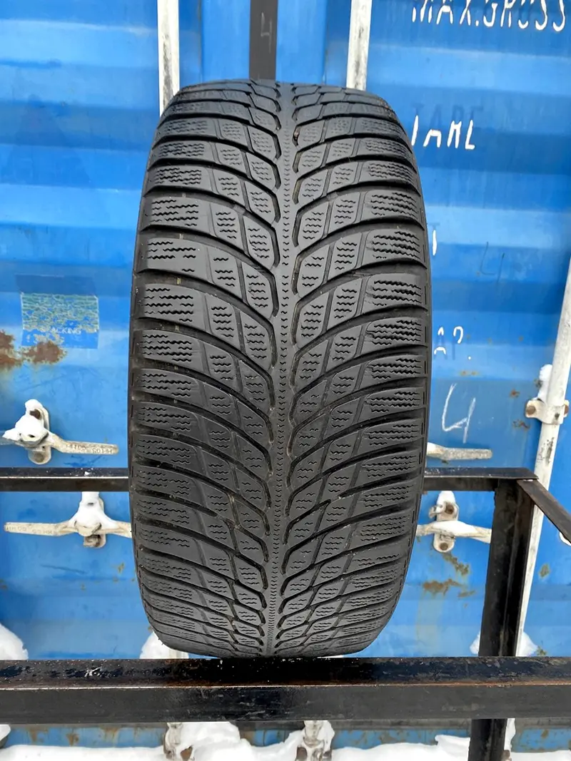 Б/у шина 235/45 R18 Bridgestone Blizzak LM32