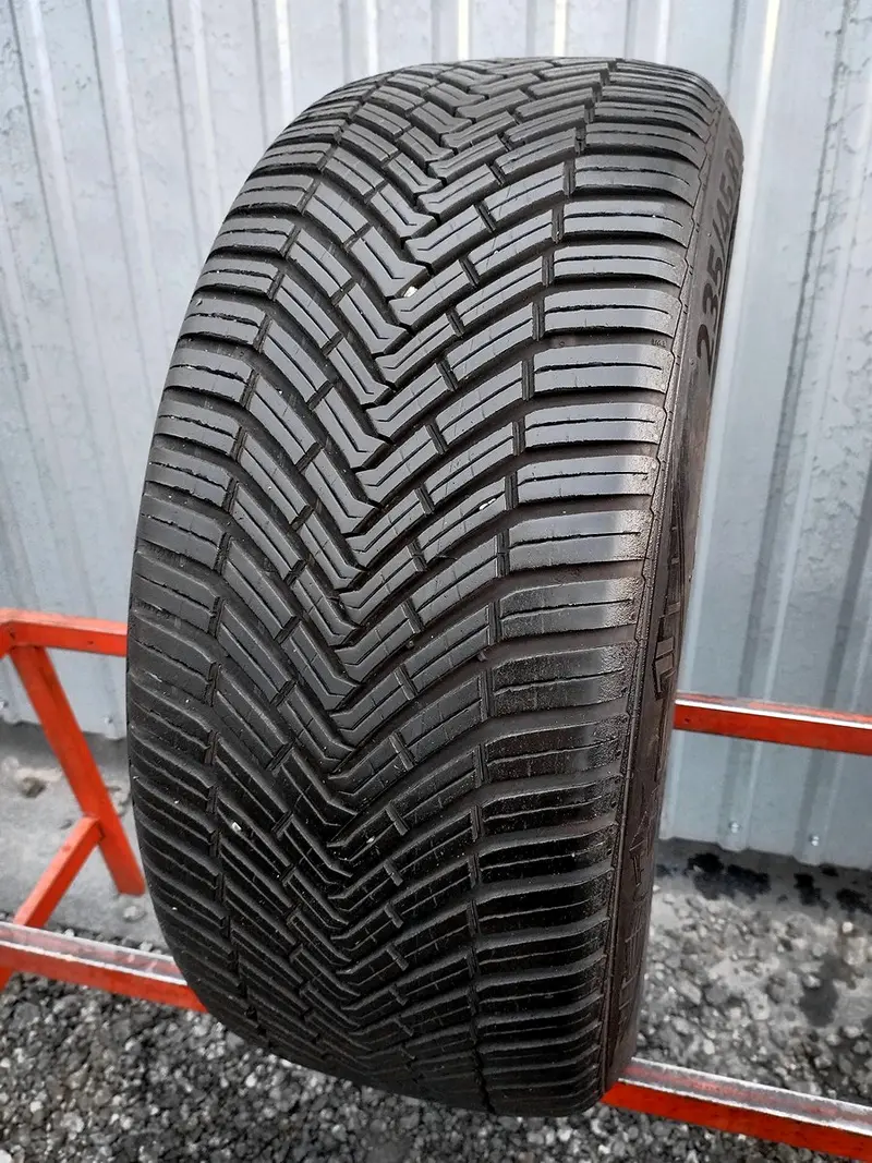 Б/у шина 235/45 R18 Continental AllSeasonContact