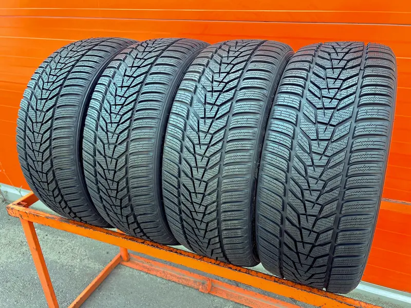 Комплект новых шин 235/45 R18 Hankook Winter I cept Evo3 W330, фото 1