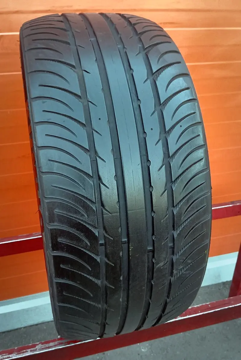 Б/у шина 235/45 R18 Kumho Ecsta SPT KU31