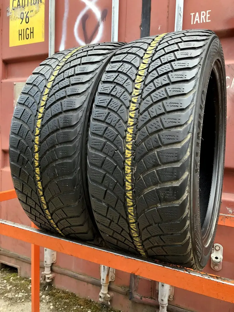 Пара б/у шин 235/45 R18 Kumho Winter Craft WP71, фото 1