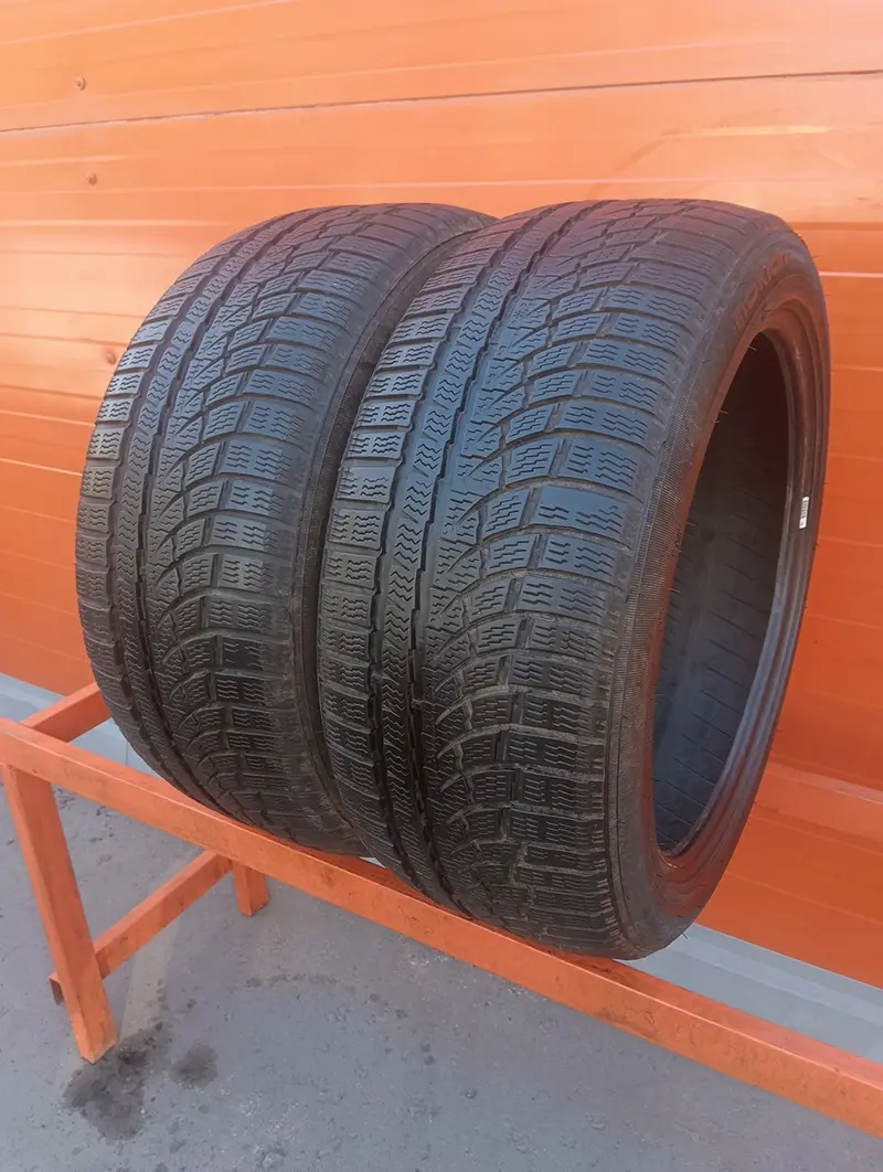 Пара б/у шин 235/45 R18 Nokian WR A4