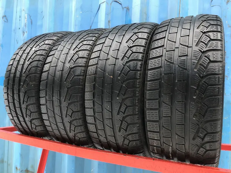 Комплект б/у шин 235/45 R18 Pirelli Winter 240 Sottozero 2, фото 1