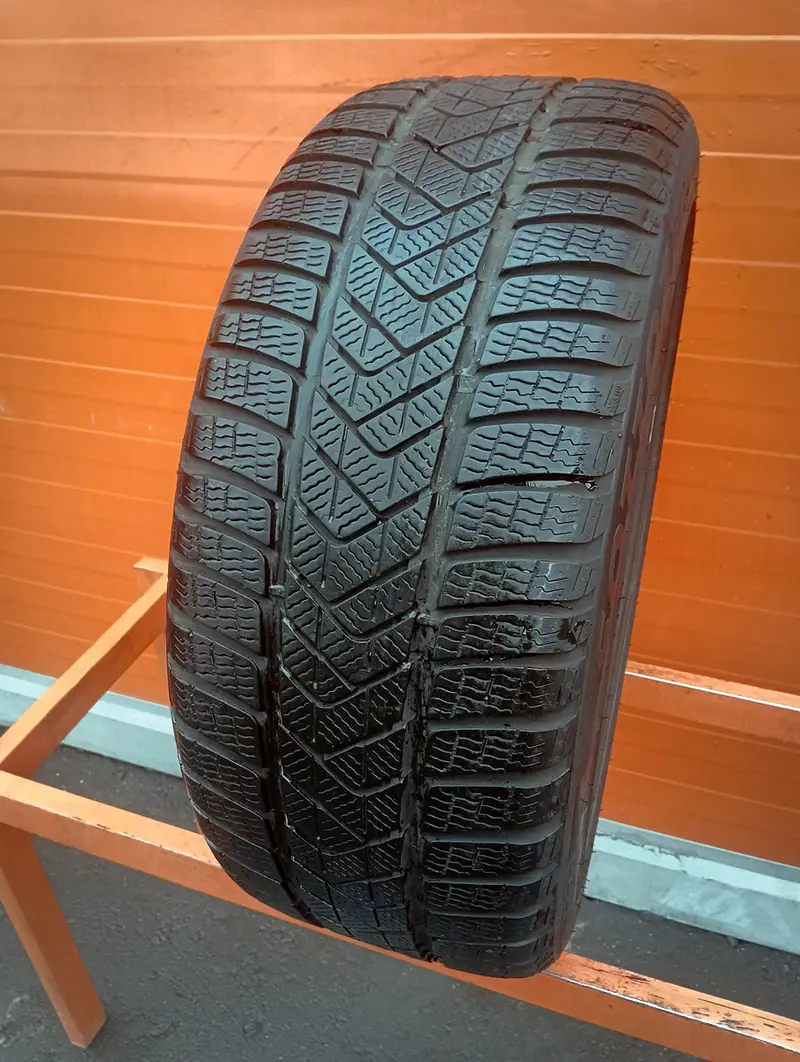 Б/у шина 235/45 R18 Pirelli Winter Sottozero 3