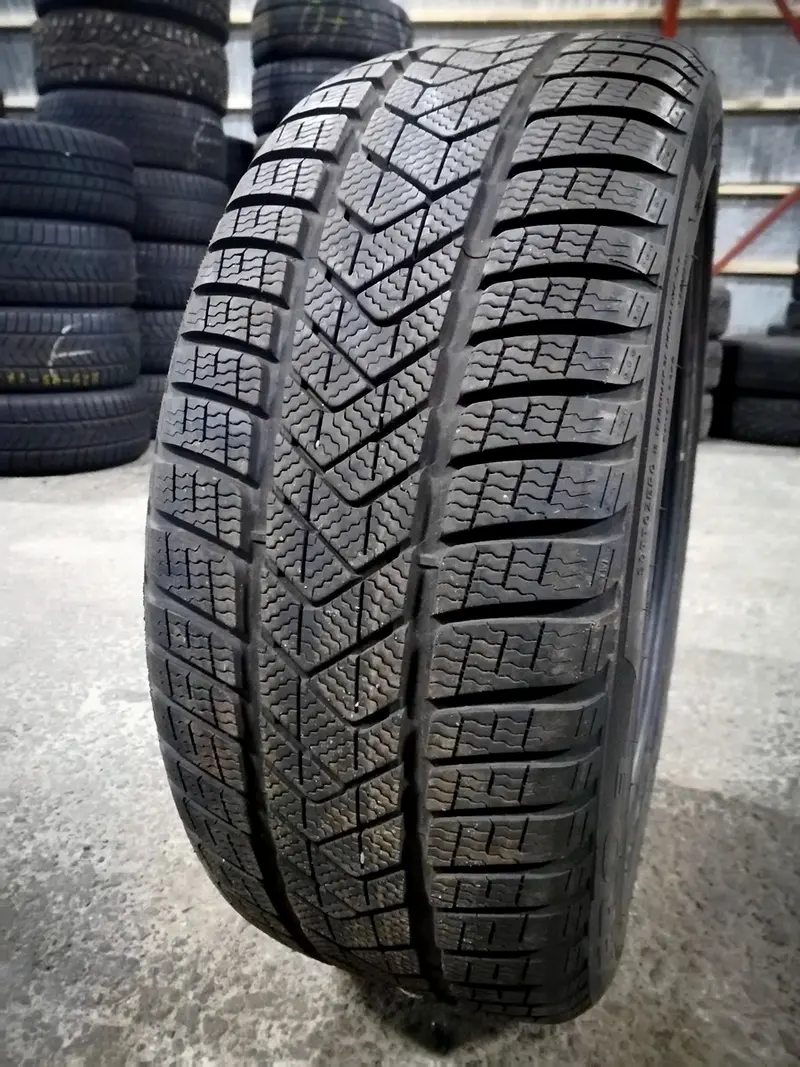Б/у шина 235/45 R18 Pirelli Winter Sottozero 3