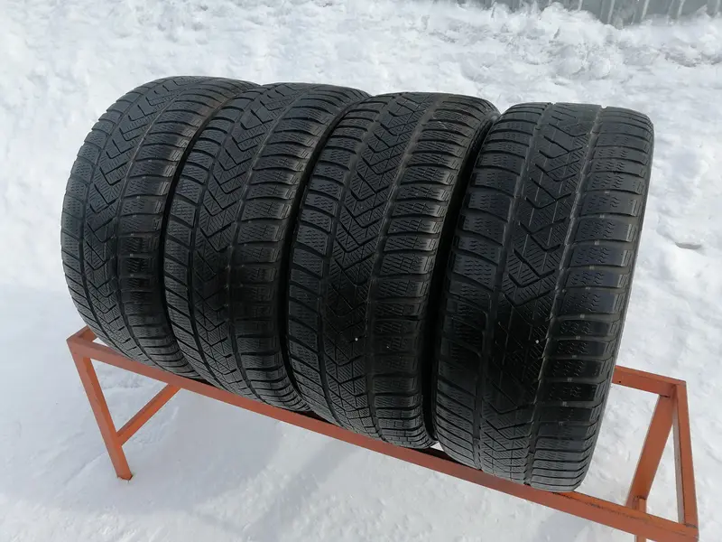Комплект б/у шин 235/45 R18 Pirelli Winter Sottozero 3