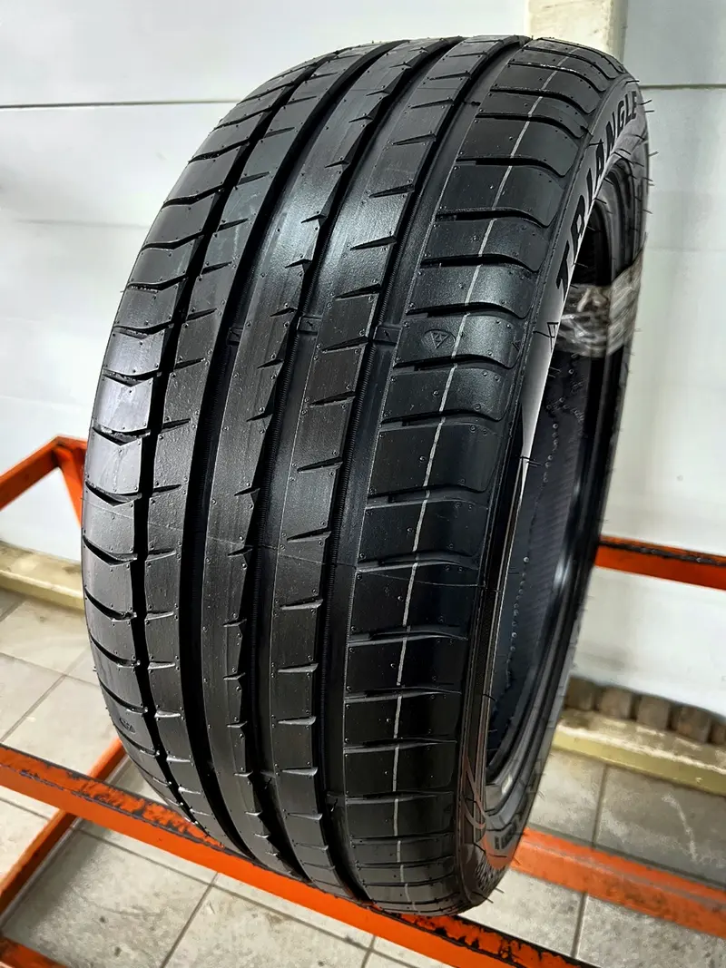 Новая шина 235/45 R18 TRIANGLE EffeXSport TH202, фото 1
