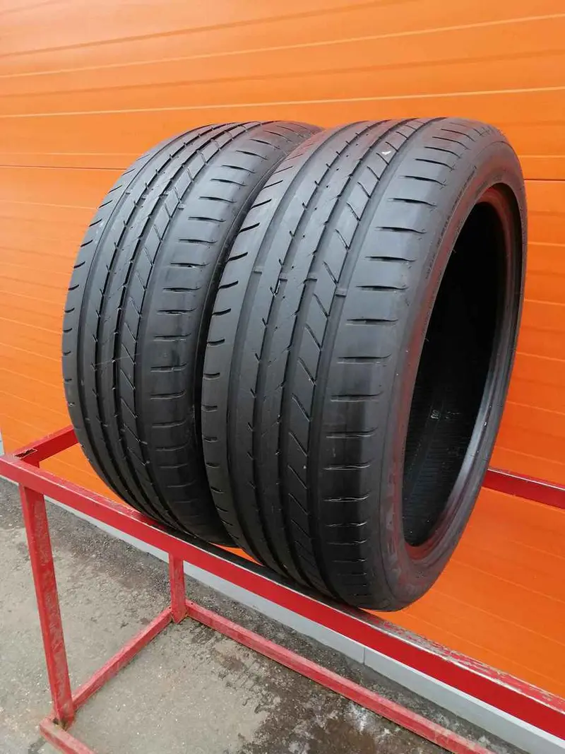 Пара б/у шин 235/45 R19 Goodyear EfficientGrip RunFlat MOE