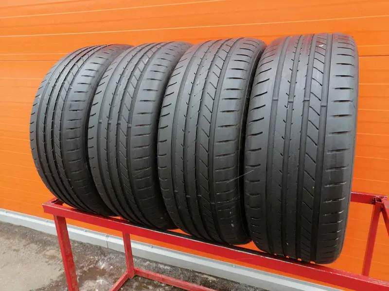 Комплект б/у шин 235/45 R19 Goodyear EfficientGrip RunFlat MOE, фото 1