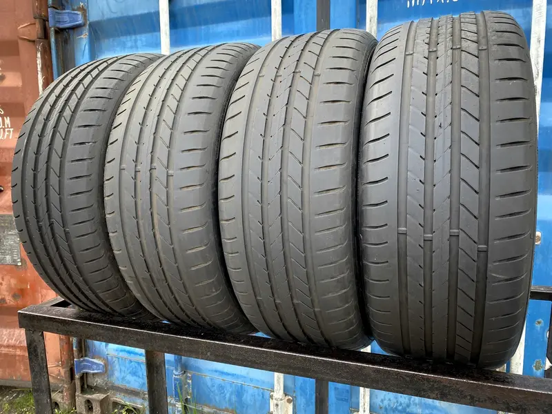 Комплект б/у шин 235/45 R19 Goodyear EfficientGrip RunFlat MOE, фото 1
