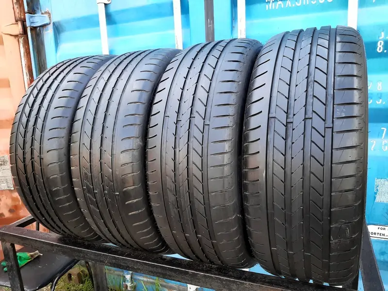 Комплект б/у шин 235/45 R19 Goodyear EfficientGrip RunFlat MOE, фото 1