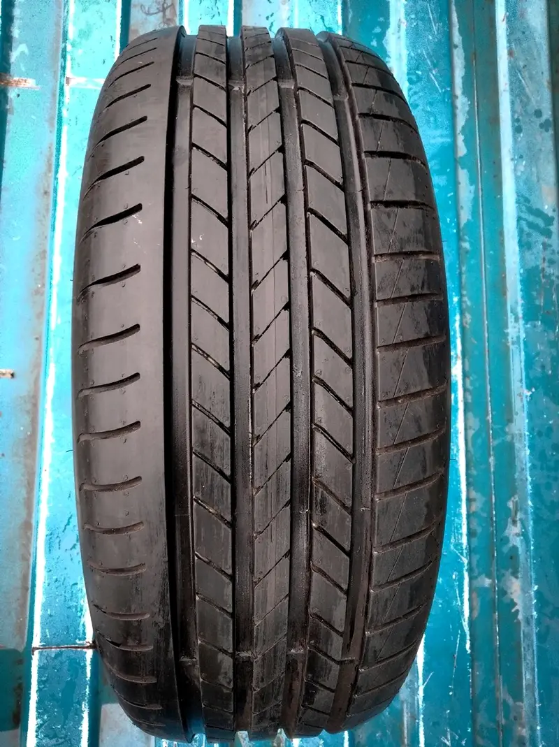 Б/у шина 235/45 R19 Goodyear EfficientGrip RunFlat MOE, фото 1
