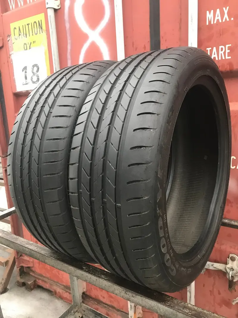 Пара б/у шин 235/45 R19 Goodyear EfficientGrip RunFlat MOE