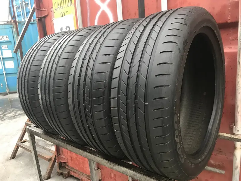 Комплект б/у шин 235/45 R19 Goodyear EfficientGrip RunFlat MOE