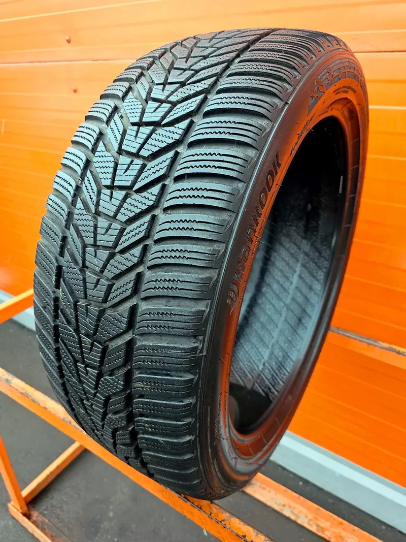 Б/у шина 235/45 R19 Hankook Winter I cept Evo3 W330