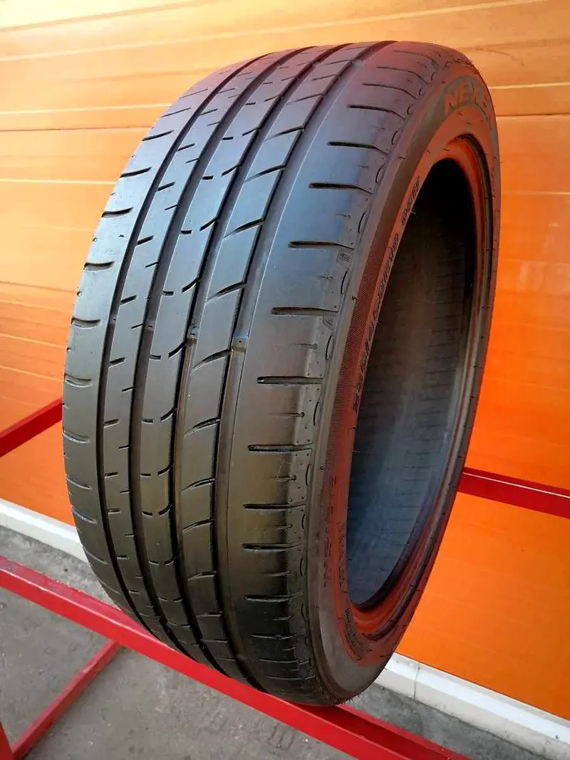 Б/у шина 235/45 R19 Nexen Nfera RU1 SUV