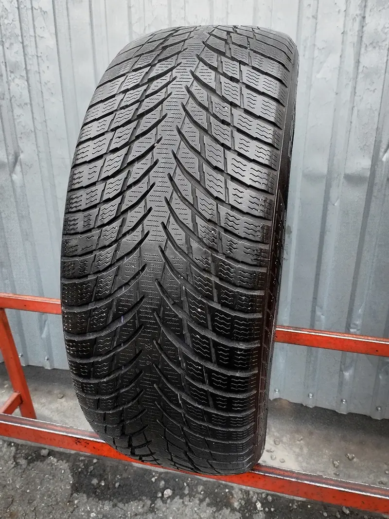Б/у шина 235/45 R19 Nokian WR Snowproof P