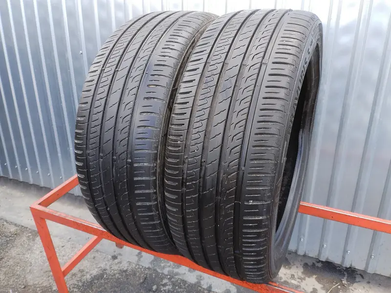 Пара б/у шин 235/45 R20 Barum Bravuris 5HM