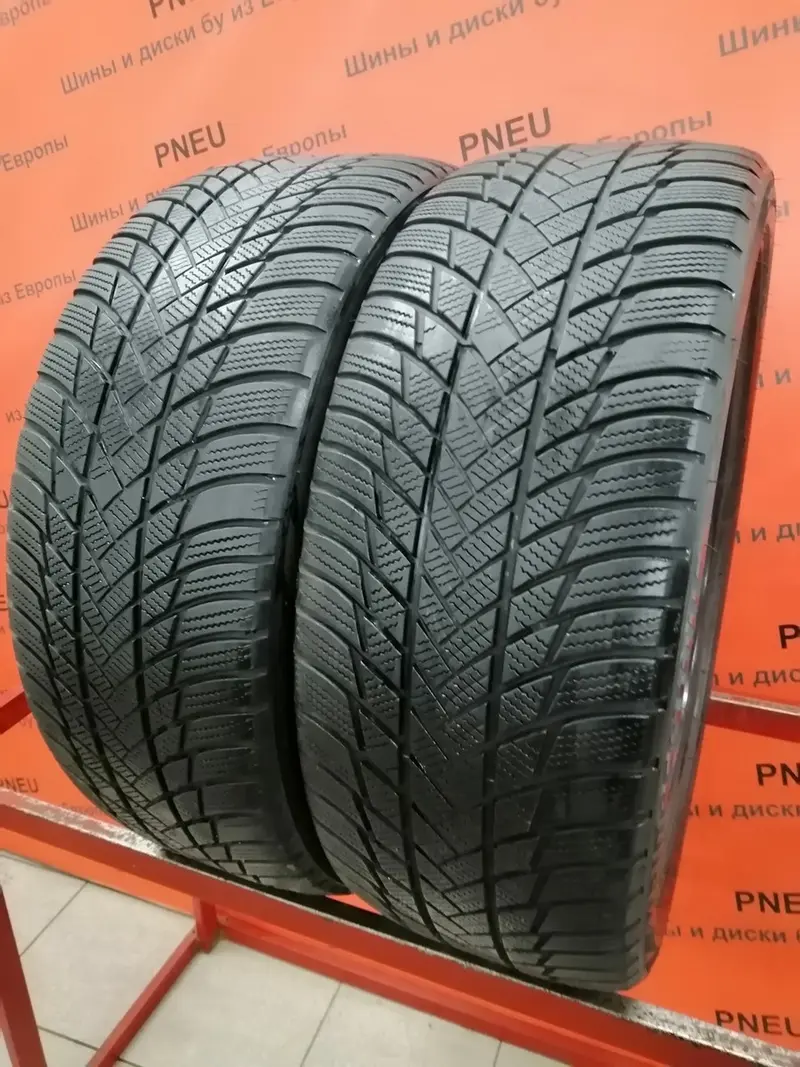 Пара б/у шин 235/45 R20 Bridgestone Blizzak LM-001