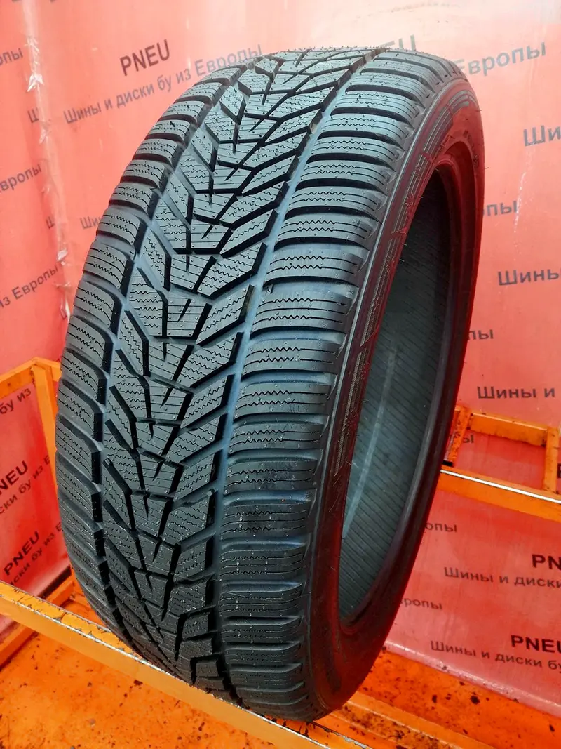 Б/у шина 235/45 R20 Hankook Winter I cept Evo3 X W330A