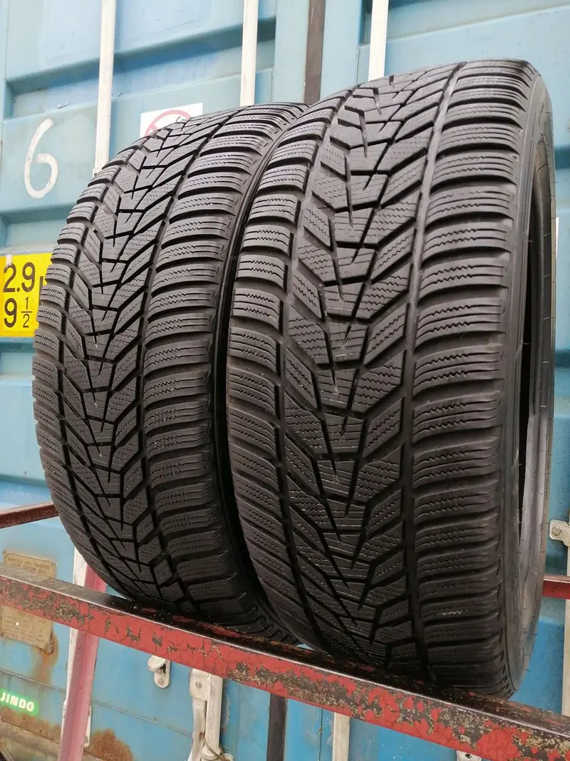Пара б/у шин 235/45 R20 Hankook Winter I cept Evo3 X W330A, фото 1