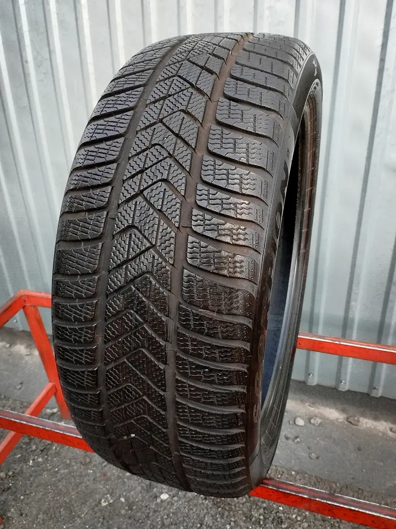 Б/у шина 235/45 R20 Pirelli Scorpion Winter