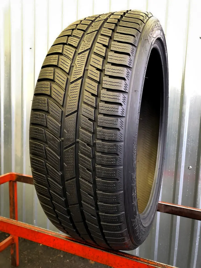 Б/у шина 235/45 R20 Toyo Snowprox S954