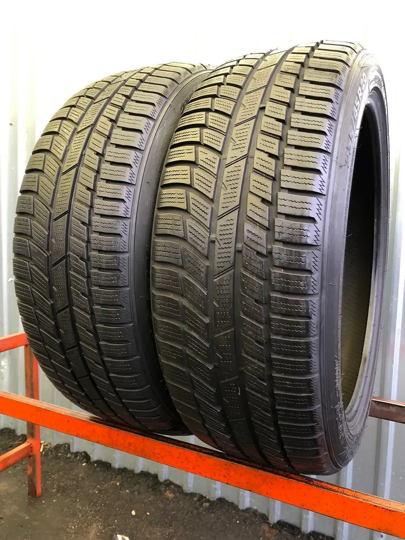 Пара б/у шин 235/45 R20 Toyo Snowprox S954