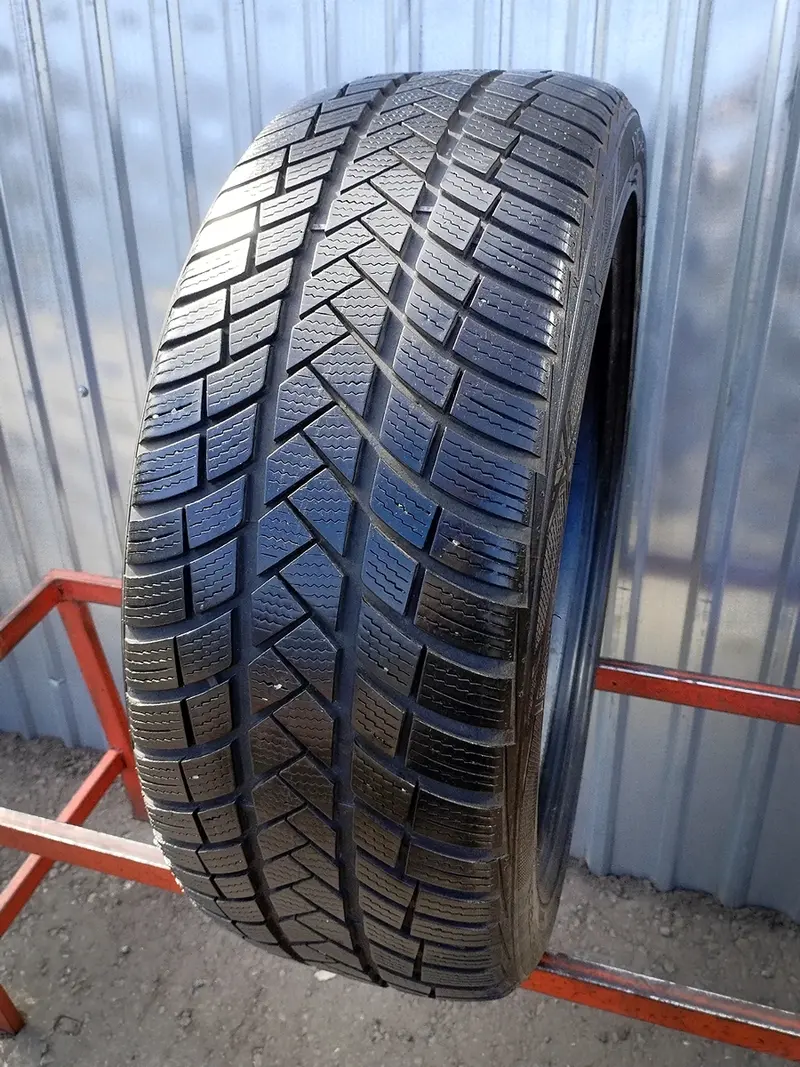 Б/у шина 235/45 R20 Vredestein Wintrac Pro