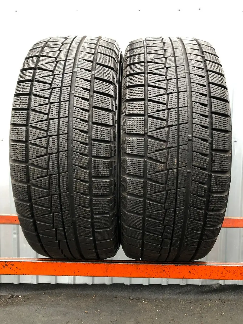 Пара б/у шин 235/50 R17 Bridgestone Blizzak Revo GZ