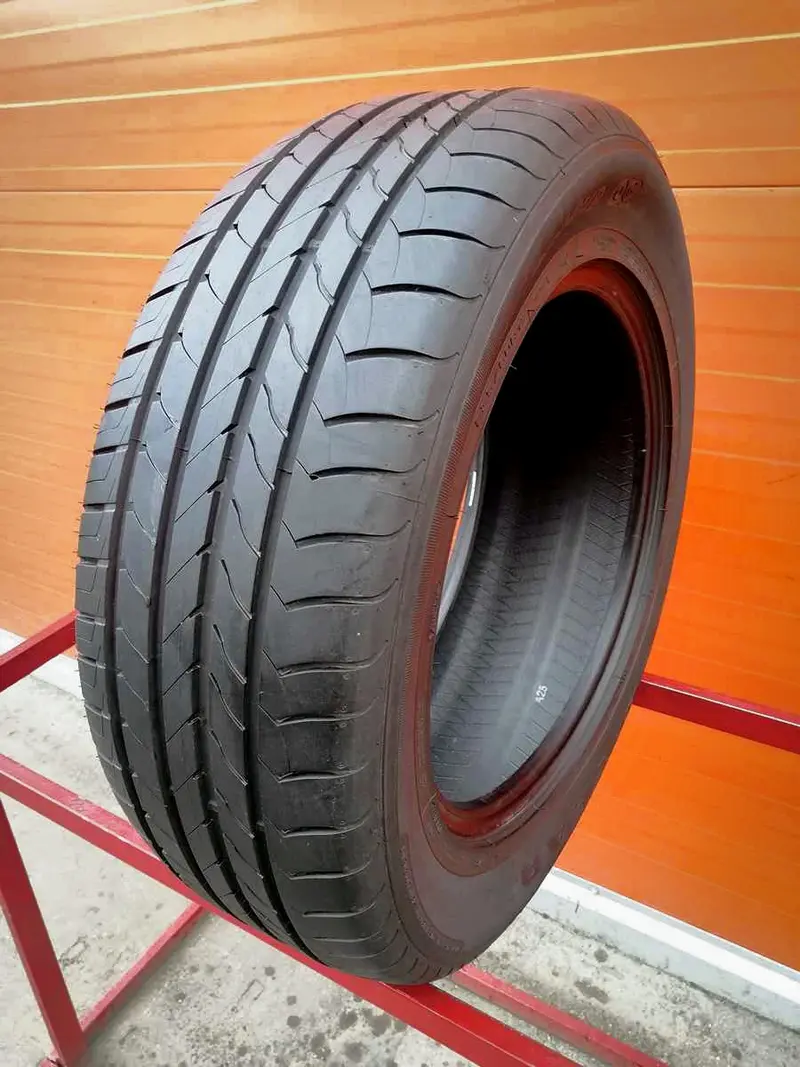 Б/у шина 235/50 R17 Goodyear EfficientGrip, фото 1