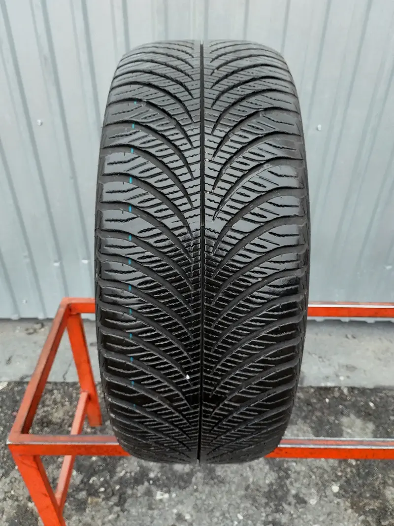 Б/у шина 235/50 R18 Goodyear Vector 4Seasons Gen-2