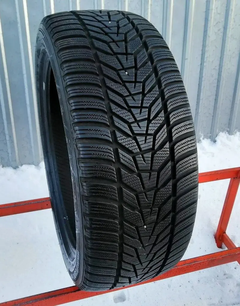 Б/у шина 235/50 R18 Hankook Winter I cept Evo3 W330