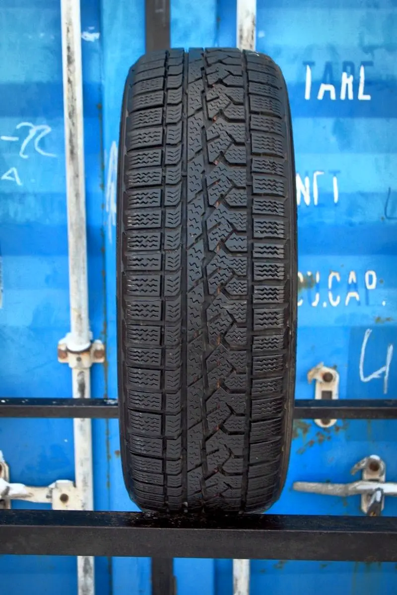 Б/у шина 235/50 R18 Kumho I ZEN RV Asymetric KC15