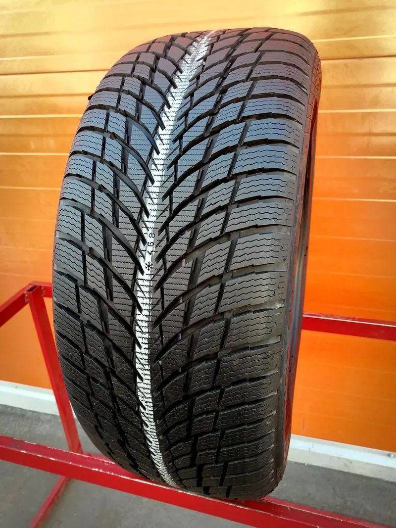 Б/у шина 235/50 R18 Nokian WR Snowproof P