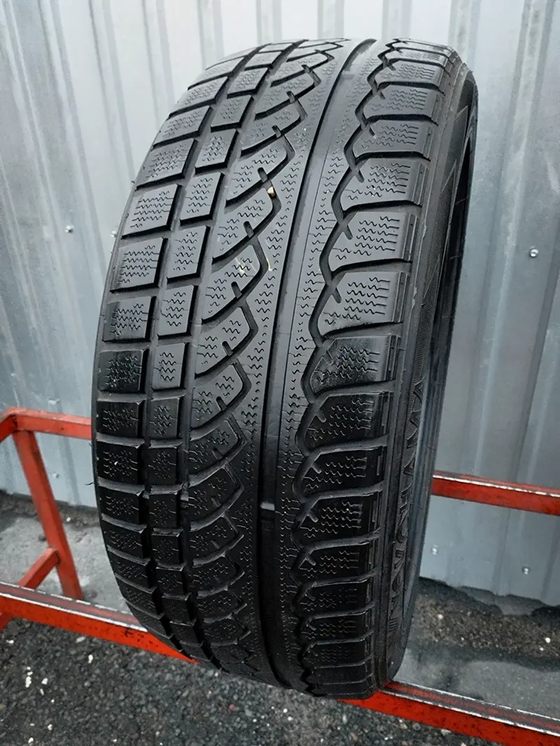 Б/у шина 235/50 R18 Yokohama AVS Winter V901
