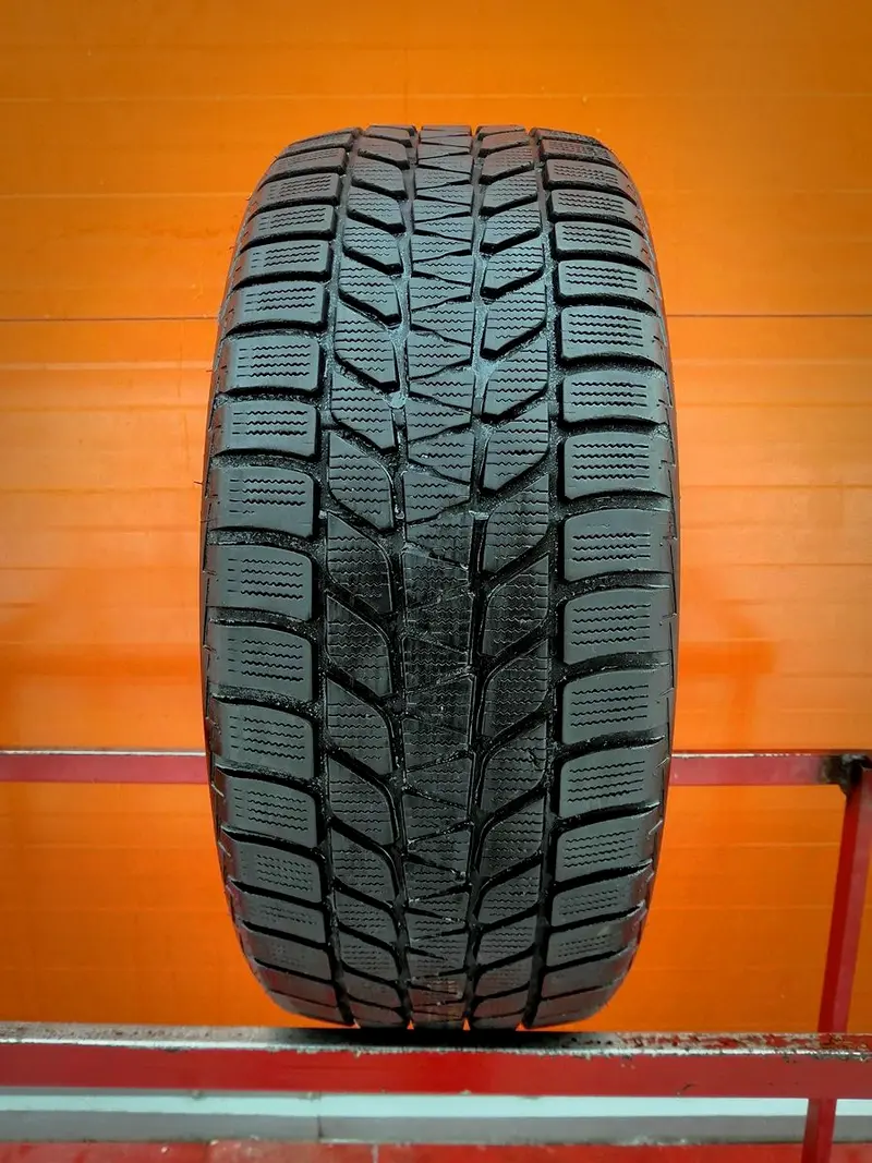 Б/у шина 235/50 R19 Bridgestone Blizzak LM25, фото 1