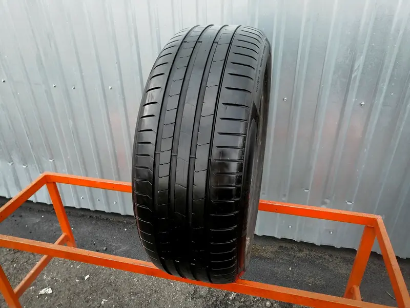 Б/у шина 235/50 R19 Pirelli P Zero PZ4