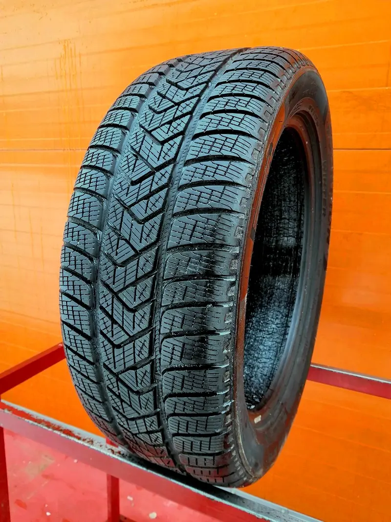 Б/у шина 235/50 R19 Pirelli P Zero Winter, фото 1