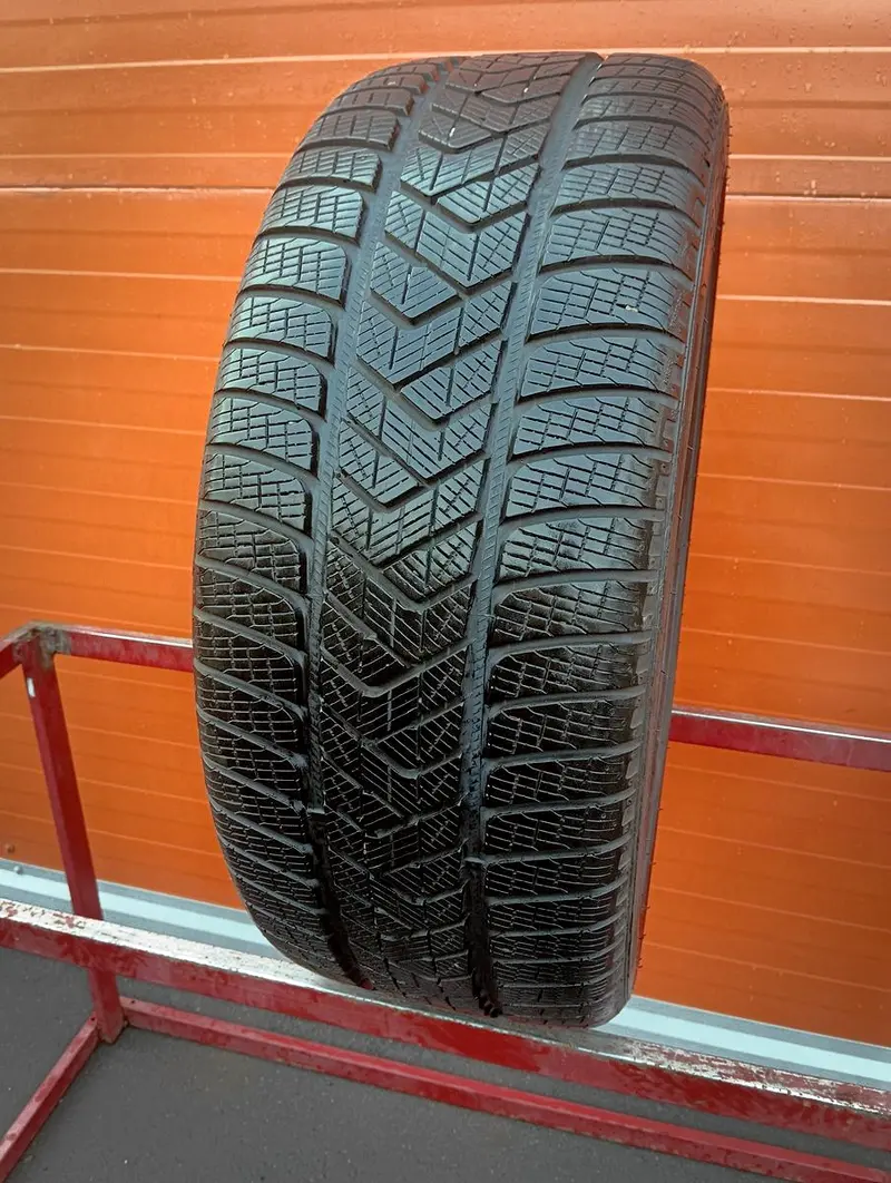 Б/у шина 235/50 R19 Pirelli Scorpion Winter Elect
