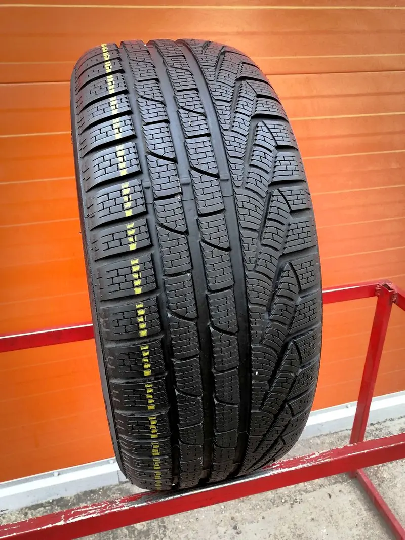 Б/у шина 235/50 R19 Pirelli Winter 240 Sottozero 2