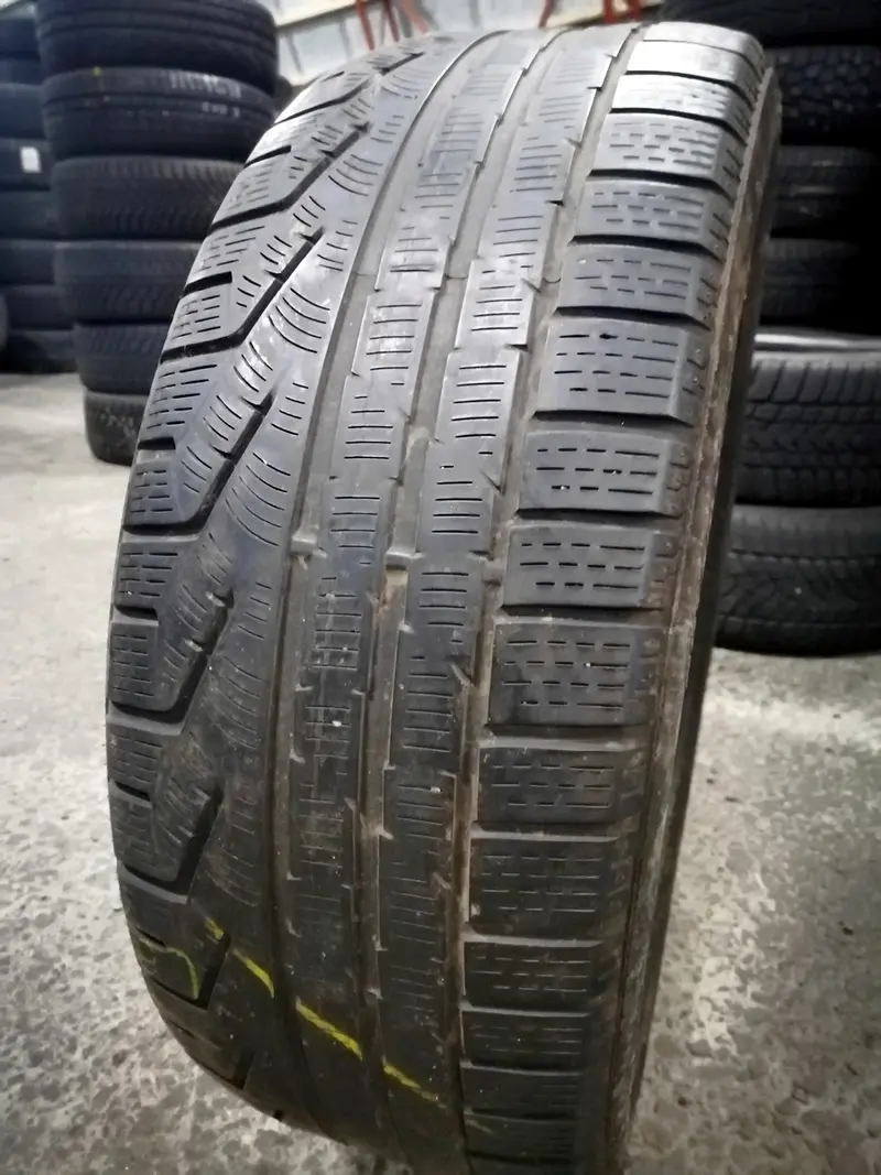 Б/у шина 235/50 R19 Pirelli Winter 240 Sottozero 2