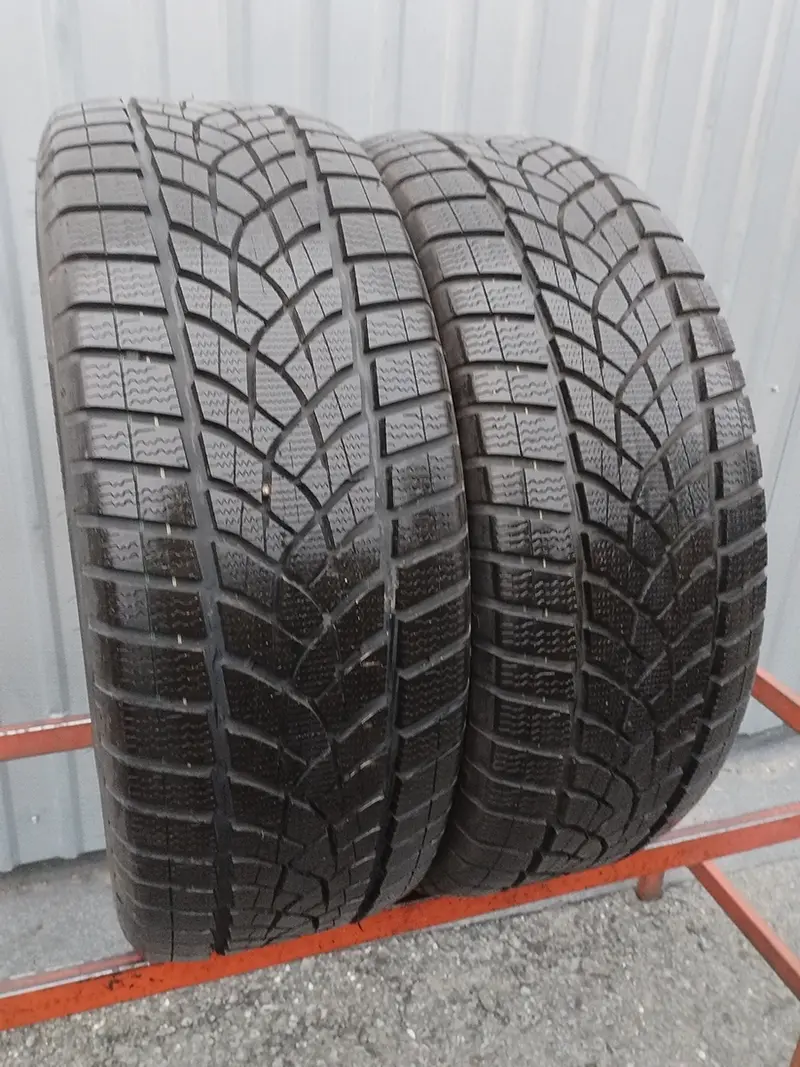 Пара б/у шин 235/50 R20 Goodyear Ultra Grip Performance +