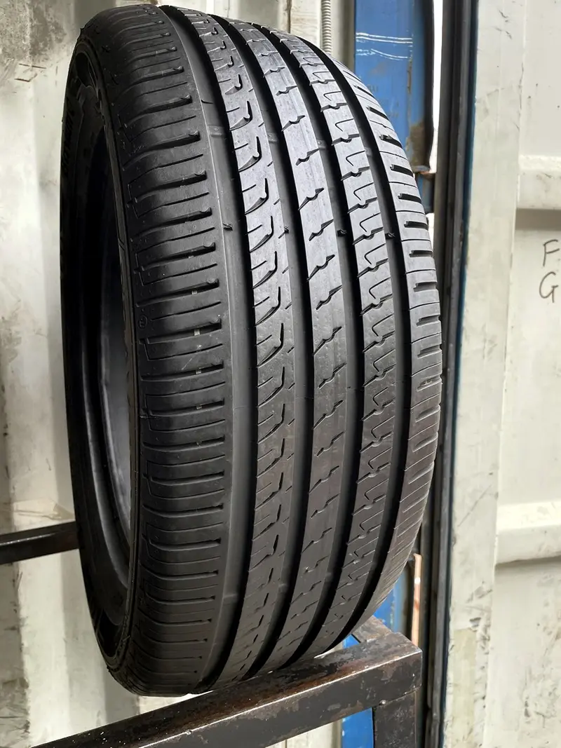 Б/у шина 235/55 R17 Barum Bravuris 5HM