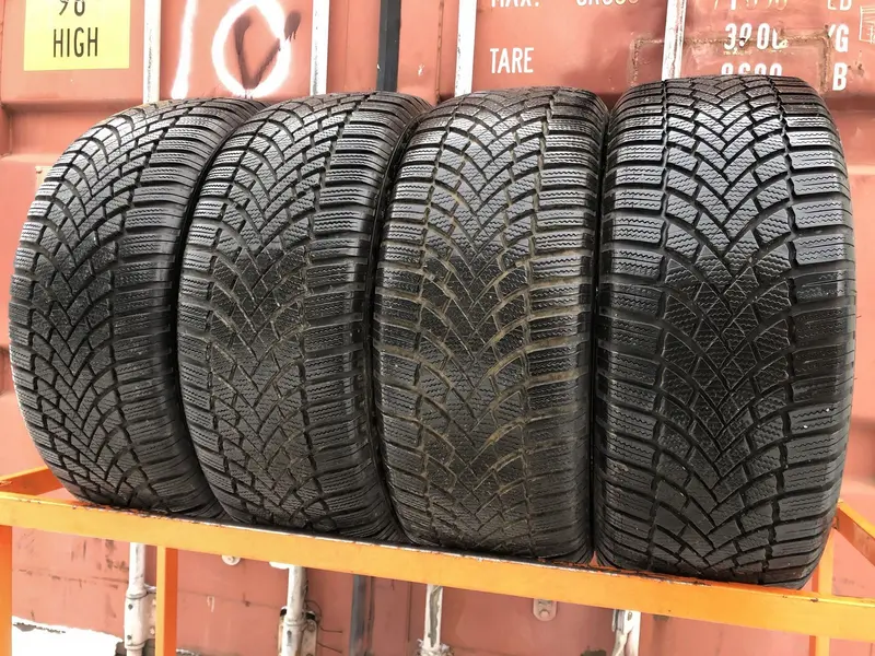 Комплект б/у шин 235/55 R17 Bridgestone Blizzak LM-005